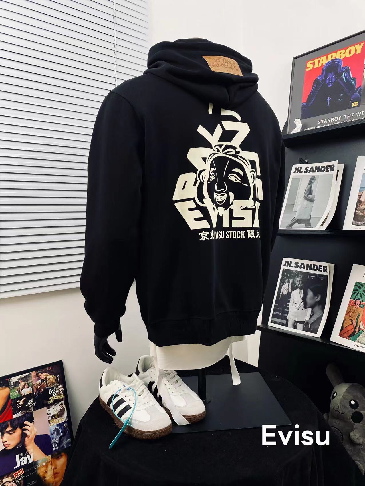 🛒150💰『常熟纯原高端货』✅每日新品上新,质量品质放心,三标齐全版本,EVISU福神重工刺绣佛头休闲连帽卫衣男女同款 搭配情侣更赞哦💑
🏅️|超级推荐|超人气单品 ins小红书热门爆款💥 情满怀满 绝细对节多到让你怀疑人生 💓真心喜欢 带点头街范儿 版型延品续牌的历史 基百础搭 多袋设计 增加 拿到手上分的量就知道品质!原出厂品 品细相节秒杀各路仿货上身即是潮流 穿着舒适 做工精细 帅气十足!潮流百搭 人气爆款!上身炒鸡A😎男女都可以轻松上身 版型宽松 种草种草🌿
Color:酷黑 藏蓝
Size :M L XL XXL
衣长 胸围 袖长
M 64 112 55
L 66 114 57
XL 68 116 59
XXL 70 118 61
(手工测量存在1~2cm误差)