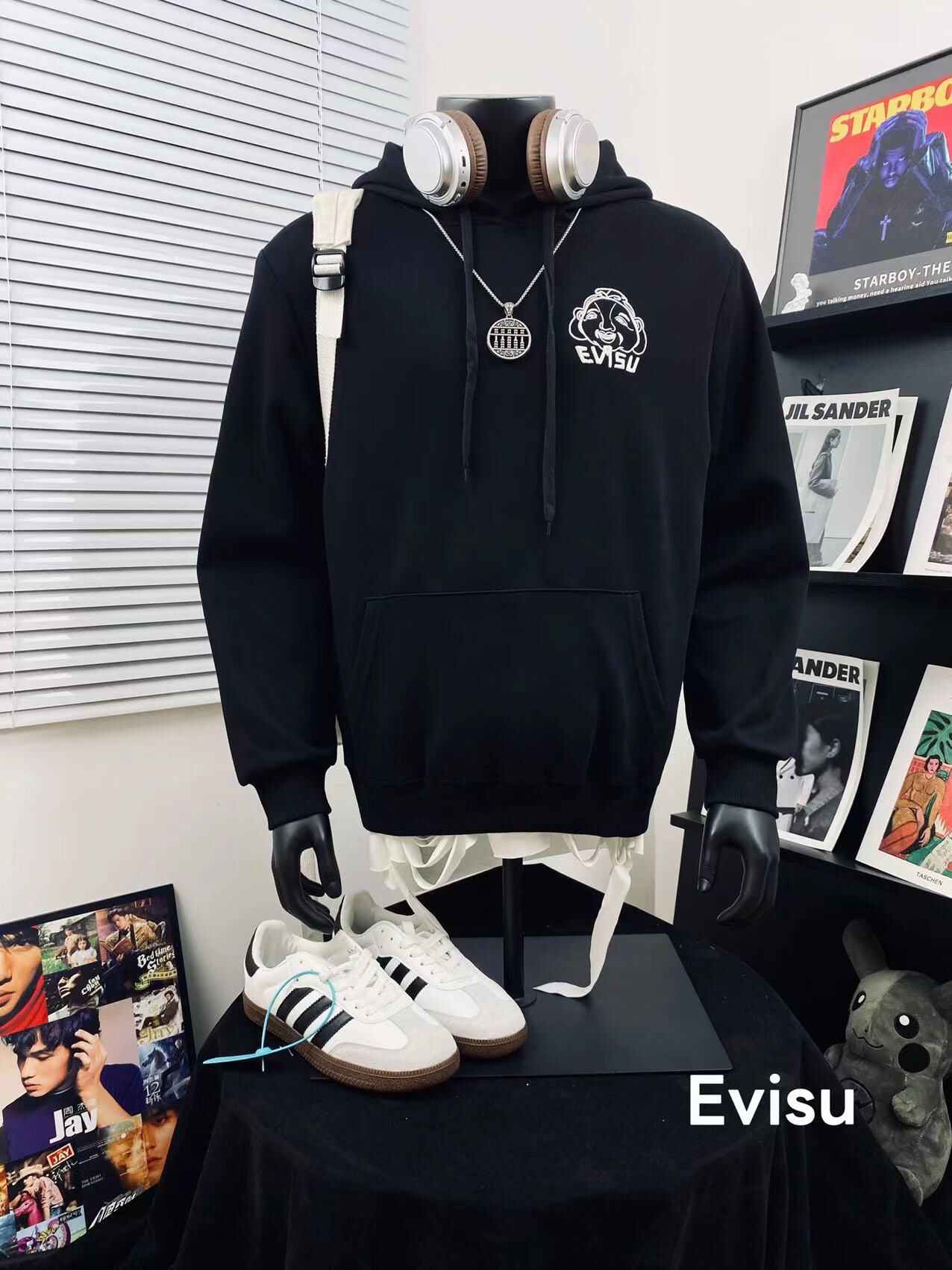 🛒150💰『常熟纯原高端货』✅每日新品上新,质量品质放心,三标齐全版本,EVISU福神重工刺绣佛头休闲连帽卫衣男女同款 搭配情侣更赞哦💑
🏅️|超级推荐|超人气单品 ins小红书热门爆款💥 情满怀满 绝细对节多到让你怀疑人生 💓真心喜欢 带点头街范儿 版型延品续牌的历史 基百础搭 多袋设计 增加 拿到手上分的量就知道品质!原出厂品 品细相节秒杀各路仿货上身即是潮流 穿着舒适 做工精细 帅气十足!潮流百搭 人气爆款!上身炒鸡A😎男女都可以轻松上身 版型宽松 种草种草🌿
Color:酷黑 藏蓝
Size :M L XL XXL
衣长 胸围 袖长
M 64 112 55
L 66 114 57
XL 68 116 59
XXL 70 118 61
(手工测量存在1~2cm误差)