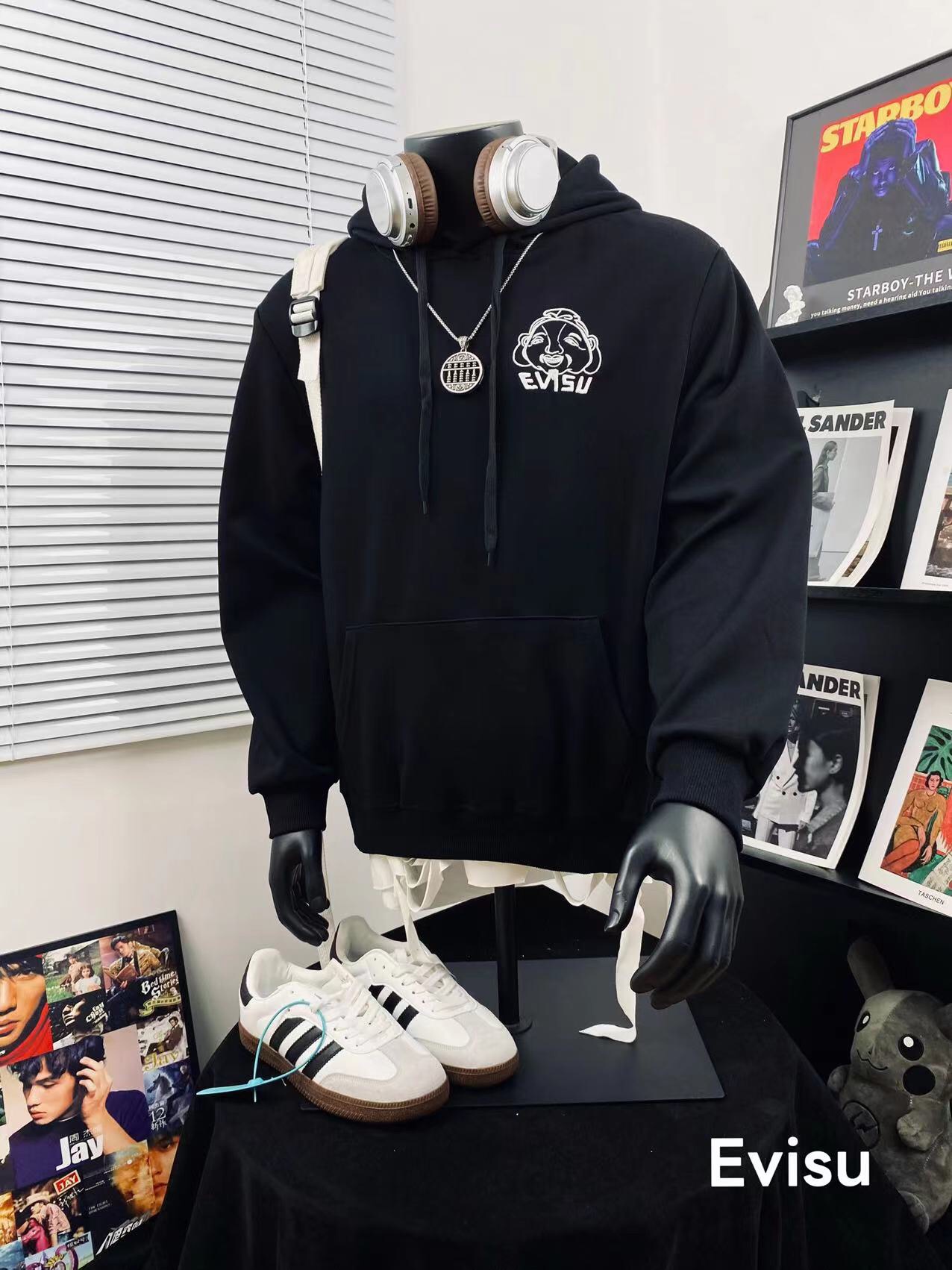 🛒150💰『常熟纯原高端货』✅每日新品上新,质量品质放心,三标齐全版本,EVISU福神重工刺绣佛头休闲连帽卫衣男女同款 搭配情侣更赞哦💑
🏅️|超级推荐|超人气单品 ins小红书热门爆款💥 情满怀满 绝细对节多到让你怀疑人生 💓真心喜欢 带点头街范儿 版型延品续牌的历史 基百础搭 多袋设计 增加 拿到手上分的量就知道品质!原出厂品 品细相节秒杀各路仿货上身即是潮流 穿着舒适 做工精细 帅气十足!潮流百搭 人气爆款!上身炒鸡A😎男女都可以轻松上身 版型宽松 种草种草🌿
Color:酷黑 藏蓝
Size :M L XL XXL
衣长 胸围 袖长
M 64 112 55
L 66 114 57
XL 68 116 59
XXL 70 118 61
(手工测量存在1~2cm误差)