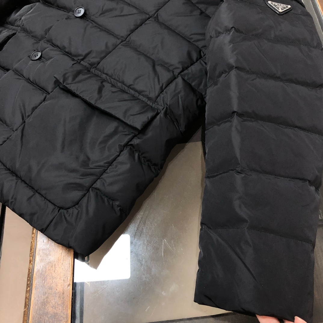 羽绒 PRADA 普拉达 25FW秋冬新款高密度尼龙夹西服领羽绒服!男士经典三角标徽章口袋时尚西装外套!