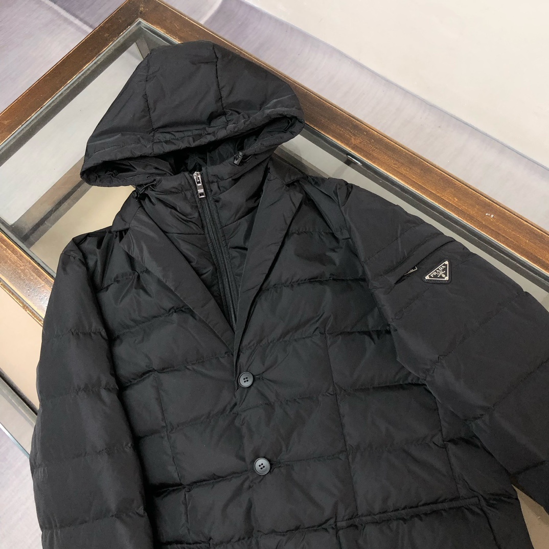 羽绒 PRADA 普拉达 25FW秋冬新款高密度尼龙夹西服领羽绒服!男士经典三角标徽章口袋时尚西装外套!