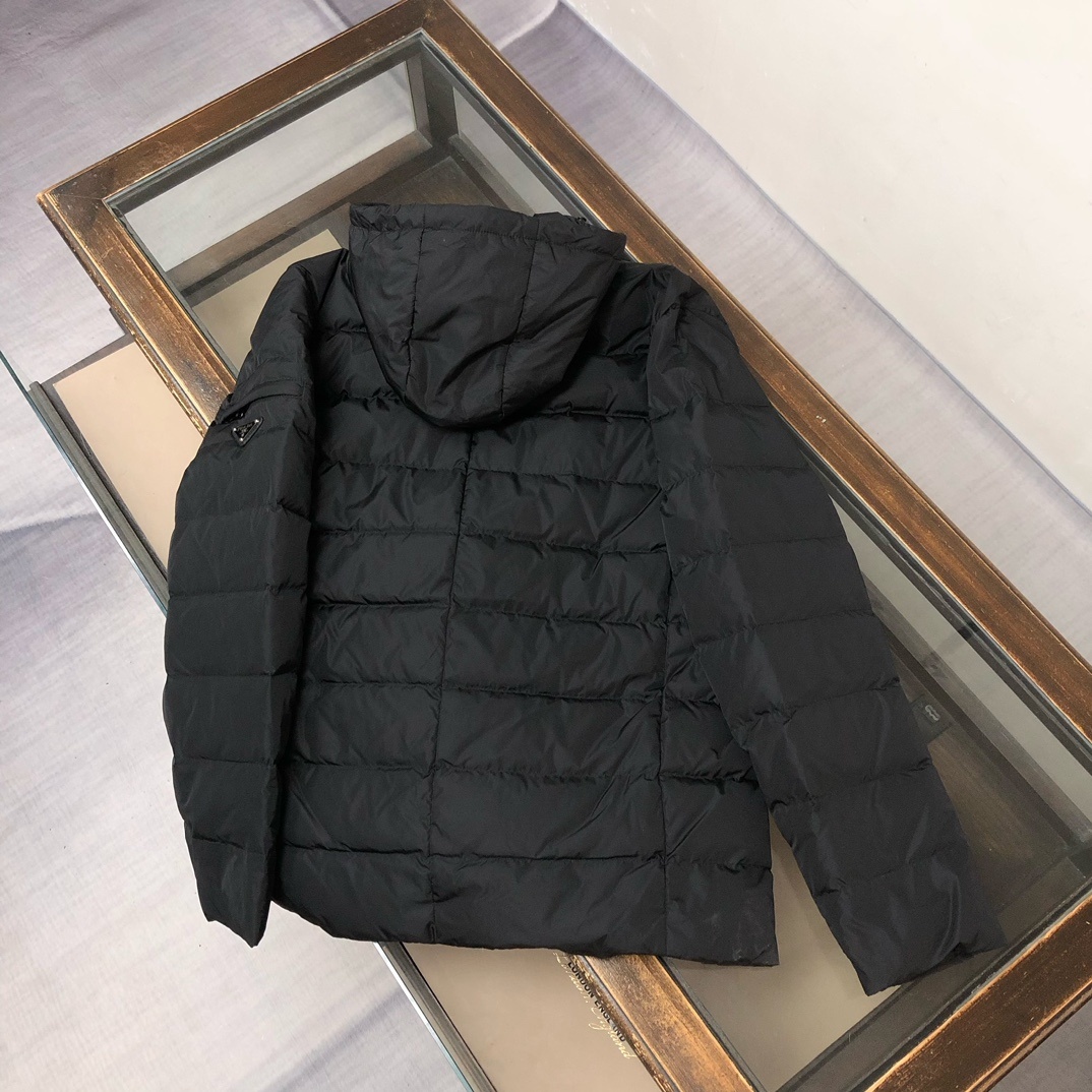 羽绒 PRADA 普拉达 25FW秋冬新款高密度尼龙夹西服领羽绒服!男士经典三角标徽章口袋时尚西装外套!
