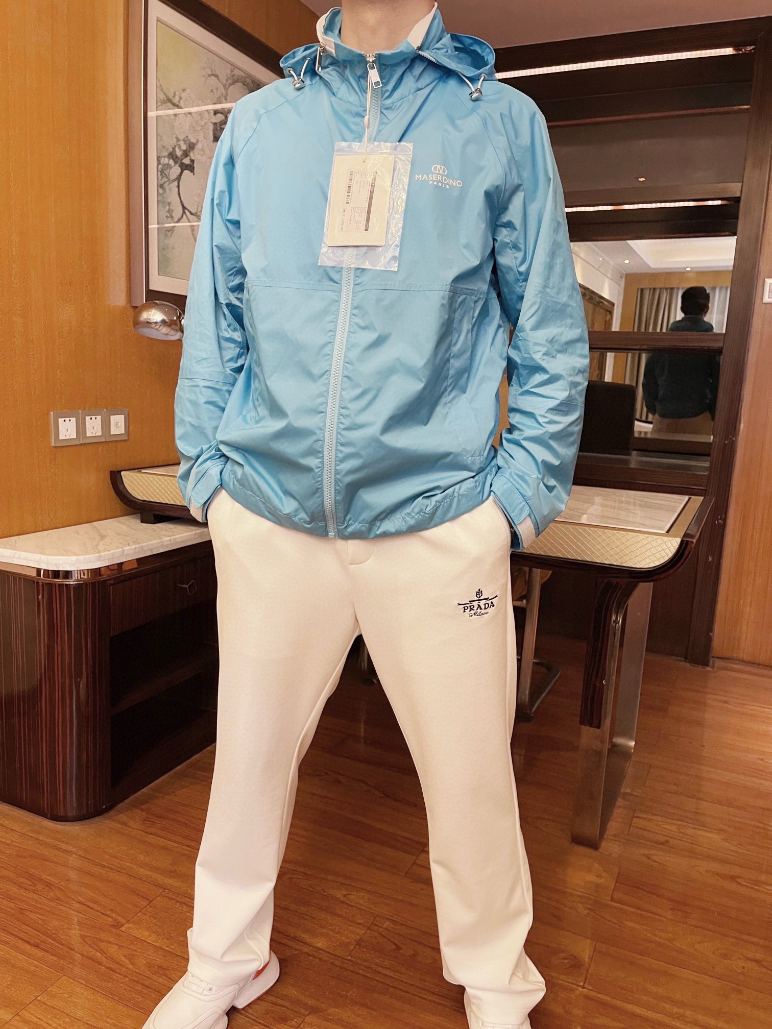 NO:526680,DINO Luxury Products - the latest hot hooded jackets in 2025 counters are shipped, and European and American counters are on sale at the same time!  Selected Italian imported polyester fabrics with the latest designs, exquisite brand hardware and latest designs to highlight taste, size 48-56 (model 180/140 wears 50, with Hong Kong Lane Crawford gift box packaging), Jackets & coats, hats, alexander wang19860909DINO奢品-2025专柜最新爆款连帽外套出货 欧美专柜同步发售！精选意大利进口聚酯纤维面料搭配最新的设计,精致的品牌五金和最新的设计彰显品味,尺码48-56（模特180/140穿50,配香港连卡佛礼盒包装）,,jackets & coats,hats,alexander wang,Men's clothing