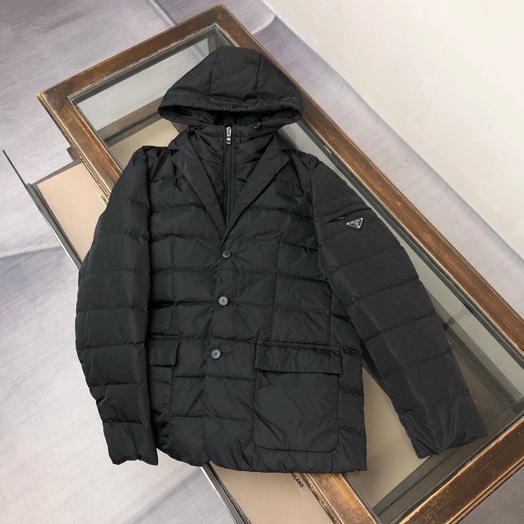 羽绒 PRADA 普拉达 25FW秋冬新款高密度尼龙夹西服领羽绒服!男士经典三角标徽章口袋时尚西装外套!