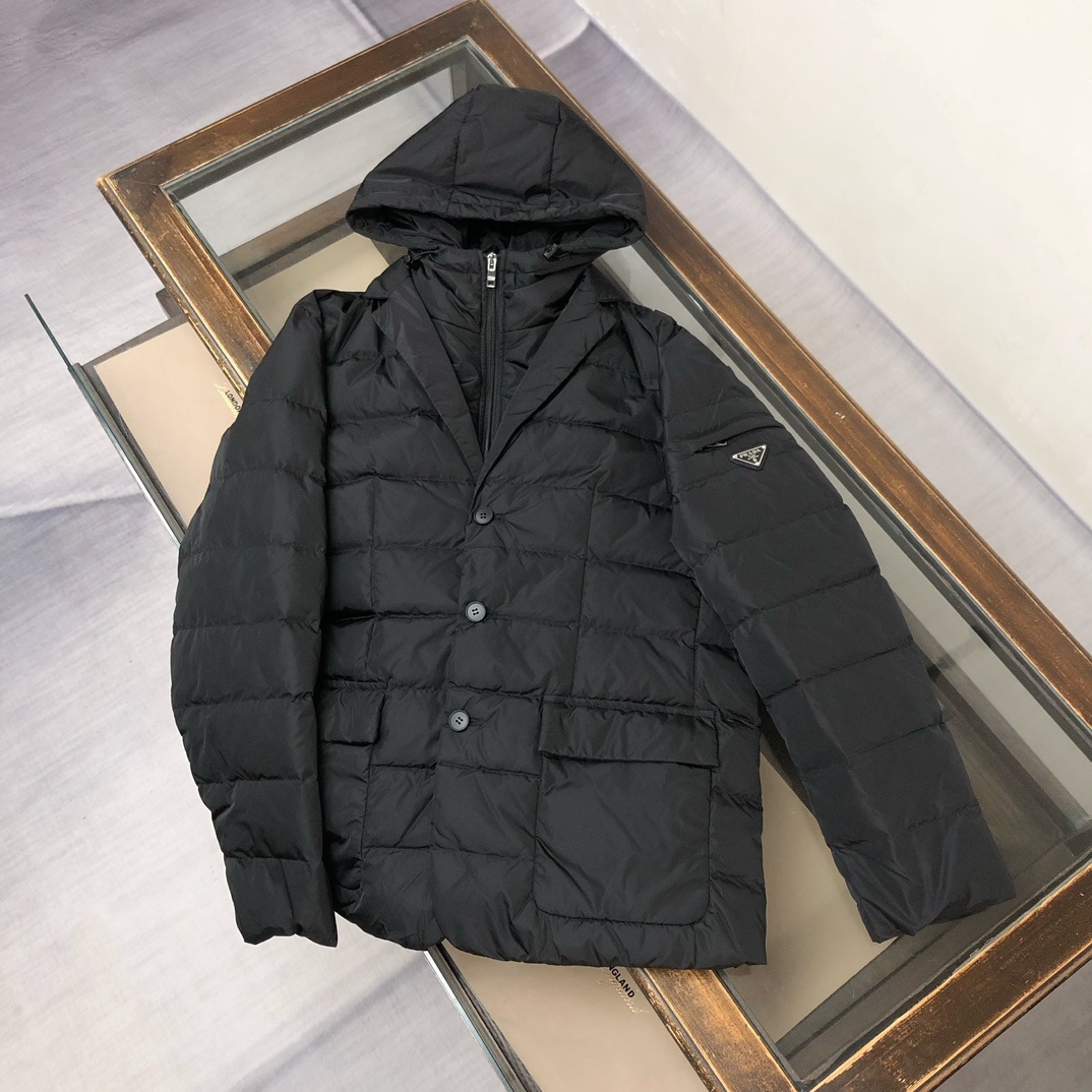 羽绒 PRADA 普拉达 25FW秋冬新款高密度尼龙夹西服领羽绒服!男士经典三角标徽章口袋时尚西装外套!