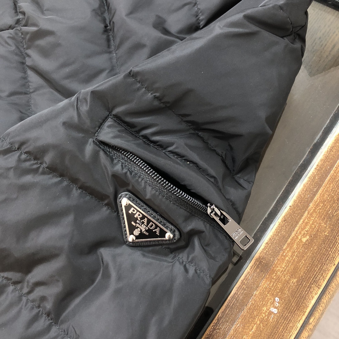 羽绒 PRADA 普拉达 25FW秋冬新款高密度尼龙夹西服领羽绒服!男士经典三角标徽章口袋时尚西装外套!