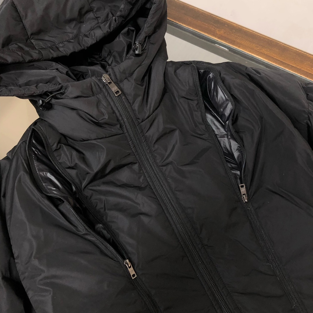 羽绒 PRADA 普拉达 25FW秋冬新款高密度尼龙夹西服领羽绒服!男士经典三角标徽章口袋时尚西装外套!