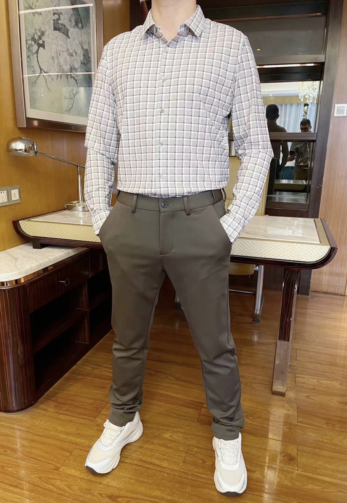 NO:526675,Burberry-2025 counter latest hot shirts are shipped, hot-selling items in European and American counters!  Selected Italian imported tensile + recycled fiber with a simple design, the latest contrasting fine plaids show off their taste, business and leisure are very good. Number of codes 48-56 (model 180/140 wears 50, with Hong Kong Lane Crawford gift box packaging), alexander wang19860909博柏利-2025专柜最新爆款衬衣出货 欧美专柜热销单品！精选意大利进口天丝+再生纤维搭配简约的设计,最新撞色细格纹相当彰显品味 商务休闲都非常不错.码数48-56（模特180/140穿50,配香港连卡佛礼盒包装）,,alexander wang,Men's clothing