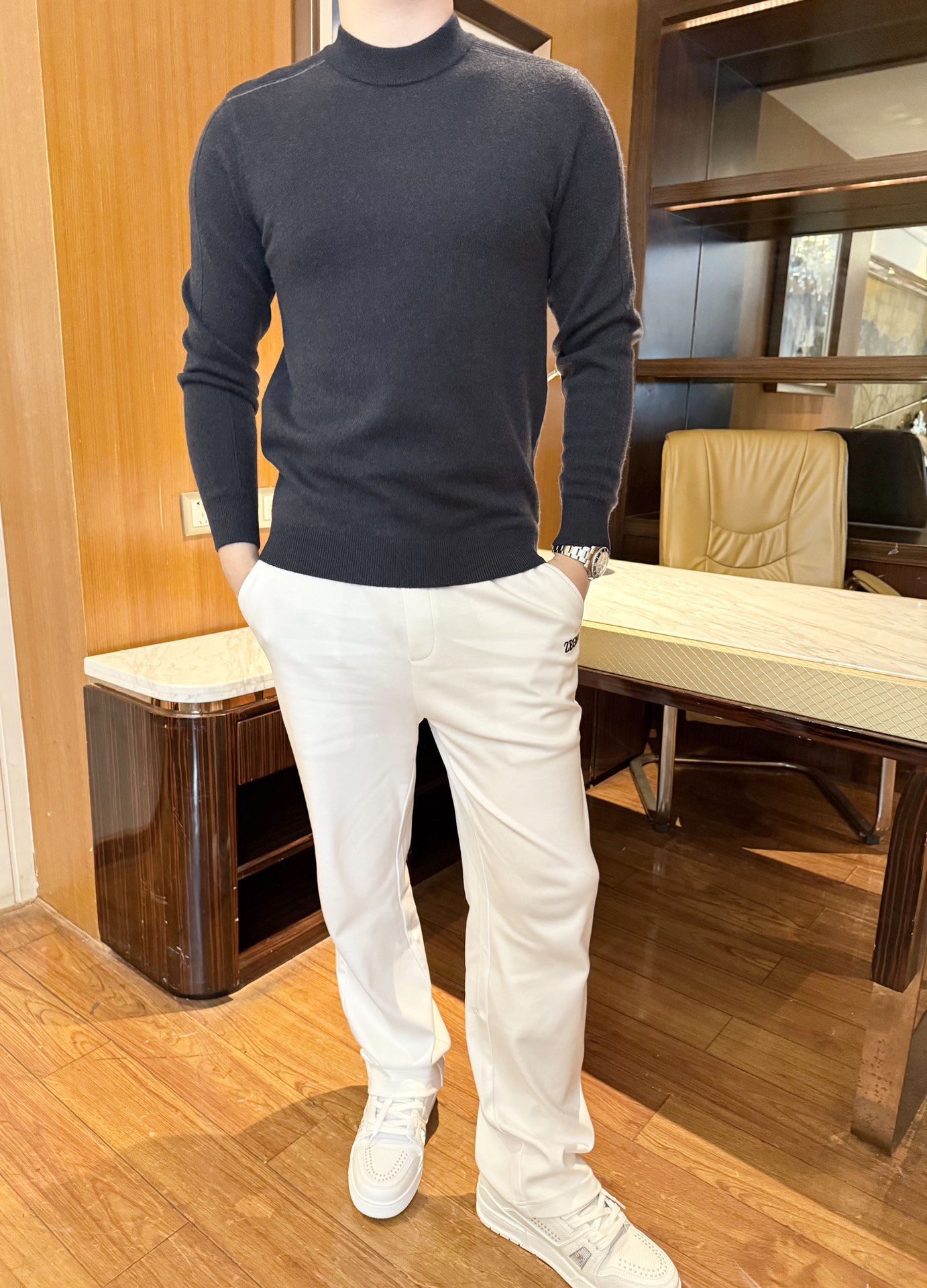 NO:526673,Jenia-2025 counter latest hot sweaters are shipped, hot-selling items in European and American counters!  Selected 100% cotton wool imported from Italy feels soft and comfortable to touch with the latest design, simple and generous, and the upper body effect is excellent. Size 48-56 (model 180/140 wears 50, with Hong Kong Lane Crawford gift box packaging), zegna, sweaters, alexander wang19860909杰尼亚-2025专柜最新爆款毛衣出货 欧美专柜热销单品！精选意大利进口百分百棉羊毛触感柔软舒适搭配最新的设计,简单大方 上身效果超赞.尺码48-56（模特180/140穿50,配香港连卡佛礼盒包装）,,zegna,sweaters,alexander wang,Men's clothing