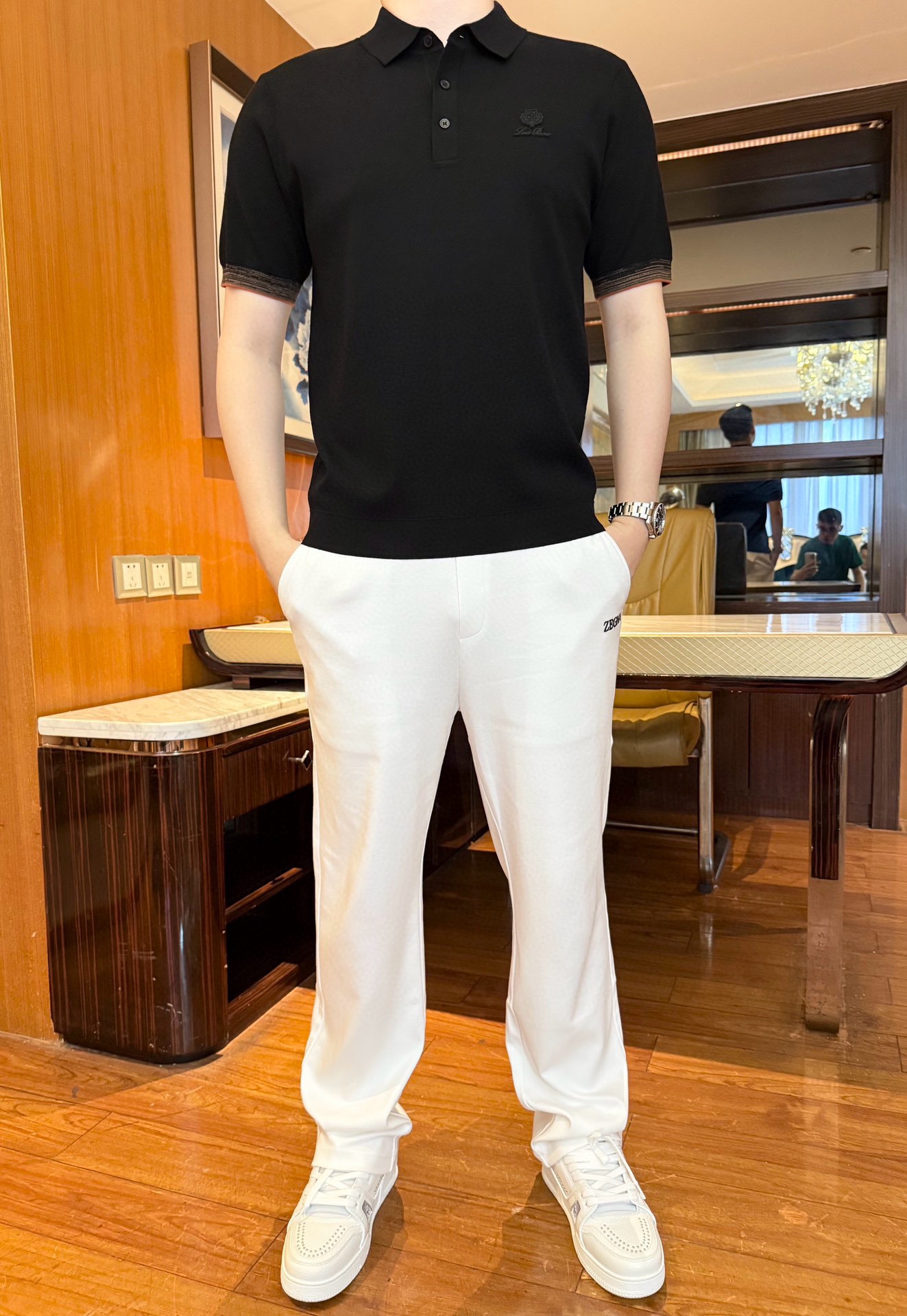 NO:526679,LP-2025 counter latest hot-selling Polo, London counter hot-selling items!  Selected Italy uses 97 wool 3 mulberry silk fabric with the latest design, the brand logo on the chest highlights taste, business and casual boutique. Size: 48-56 (model 180/140 wears 50, with Hong Kong Lane Crawford gift box packaging), loro piano, alexander wang19860909LP-2025专柜最新爆款Polo出货 伦敦专柜热销单品！精选意大利采用97的羊毛3桑蚕丝面料搭配最新的设计,胸口的品牌标志彰显品味 商务休闲精品.尺码:48-56（模特180/140穿50,配香港连卡佛礼盒包装）,,loro piana,alexander wang,Men's clothing