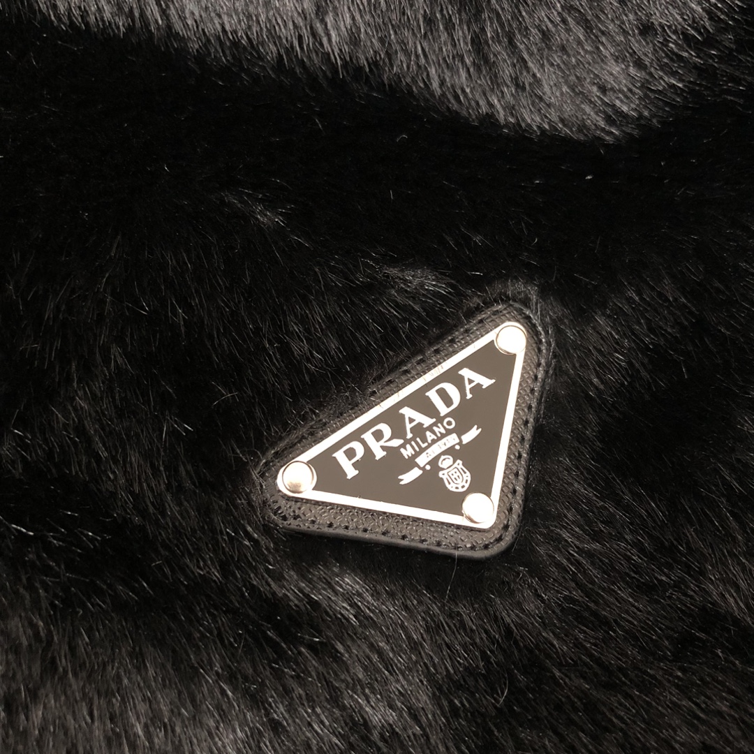 外套 🆕PRADA 普拉达 25秋冬新款双面穿夹克外套～两面🉑穿～满足多种穿搭风格～超级狠货 ！简约廓形