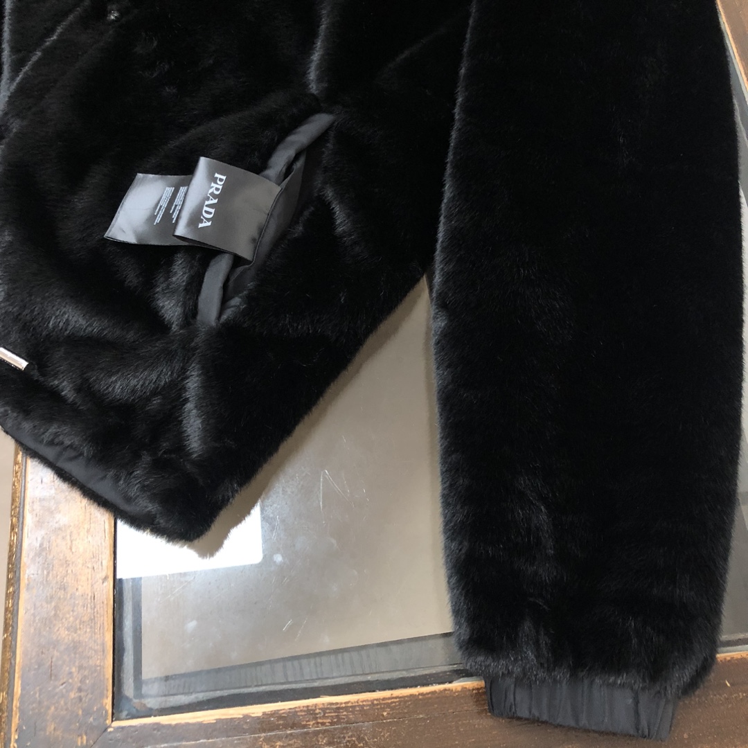 外套 🆕PRADA 普拉达 25秋冬新款双面穿夹克外套～两面🉑穿～满足多种穿搭风格～超级狠货 ！简约廓形