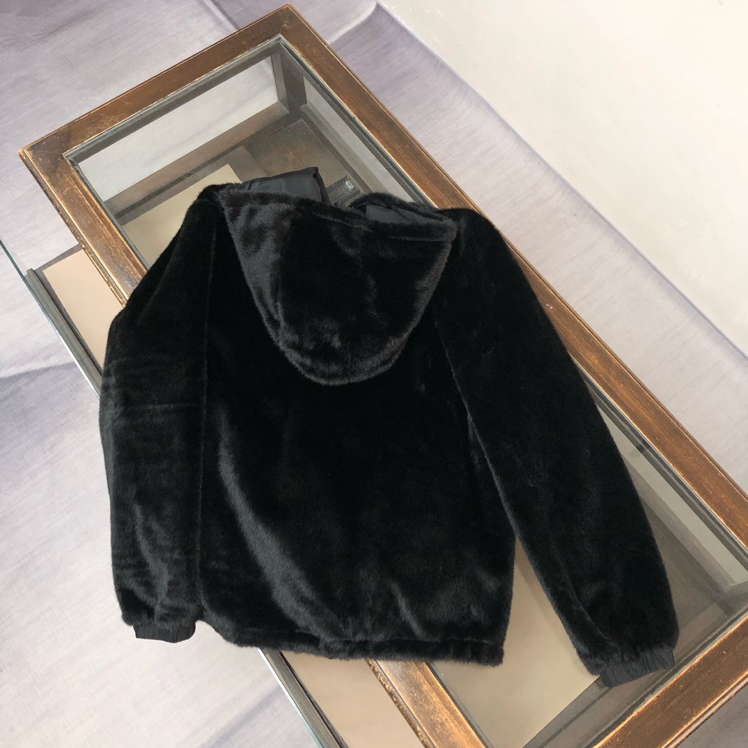 外套 🆕PRADA 普拉达 25秋冬新款双面穿夹克外套～两面🉑穿～满足多种穿搭风格～超级狠货 ！简约廓形