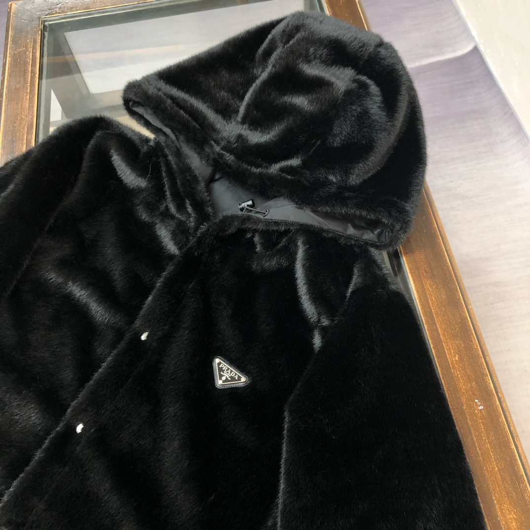 外套 🆕PRADA 普拉达 25秋冬新款双面穿夹克外套～两面🉑穿～满足多种穿搭风格～超级狠货 ！简约廓形