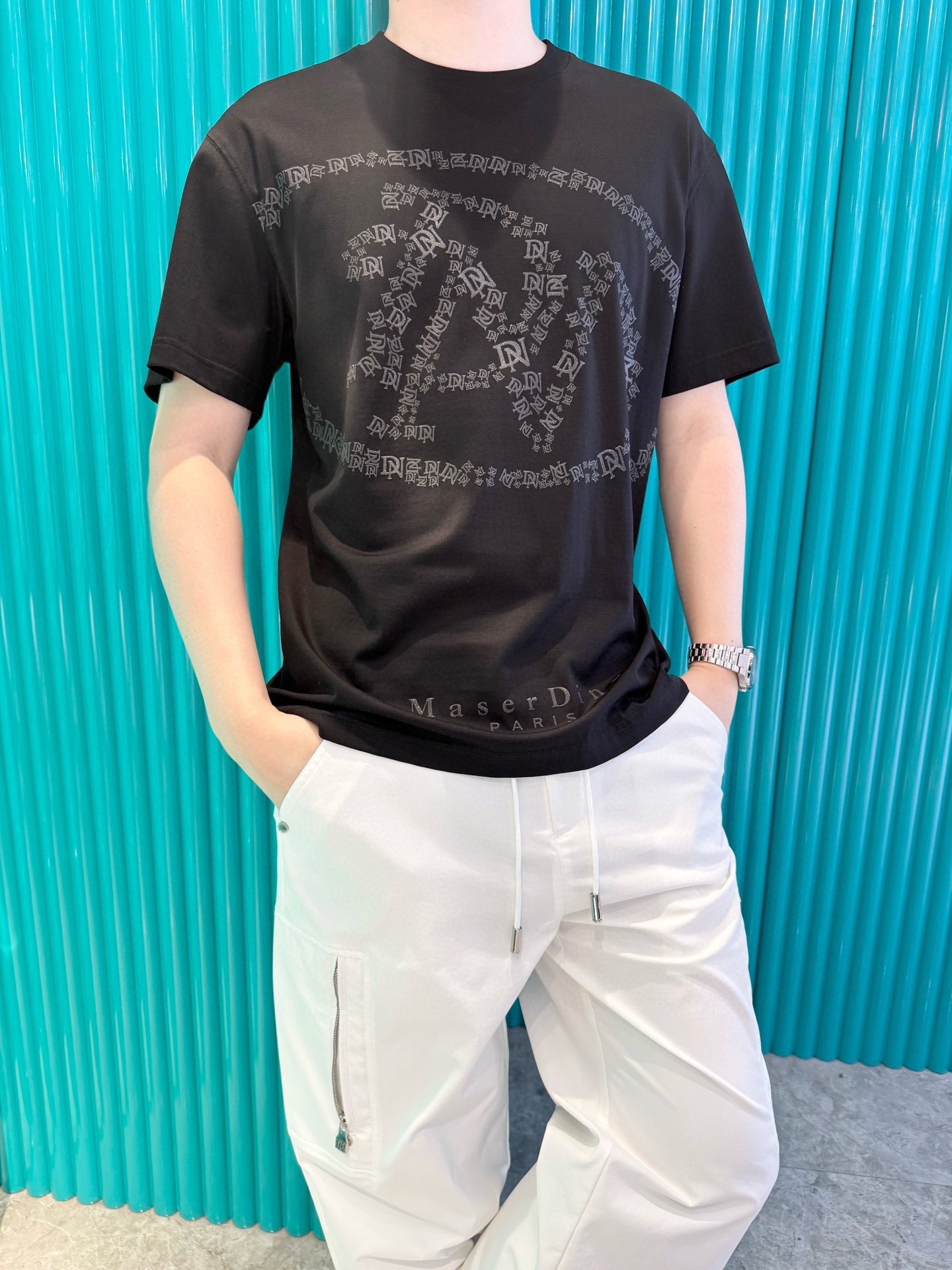 NO:526649,Dino Luxury Products - Brand's latest round neck T-shirt shipment in 2025, hot-selling items in Europe and the United States!  Selected Italian imported brands to customize 100% European cotton!  The brand logo on the chest is matched with the latest design to highlight fashion!  Number of codes 48-56 (model 180/140 wears 50, with Hong Kong Lane Crawford gift box packaging), tees, t-shirt, alexander wang19860909Dino奢品-品牌2025最新圆领T恤出货 欧美热销单品！精选意大利进口品牌定制百分百欧货棉！胸口的品牌标志搭配最新的设计,彰显时尚 ！码数48-56（模特180/140穿50,配香港连卡佛礼盒包装）,,tees，t-shirt,alexander wang,Men's clothing