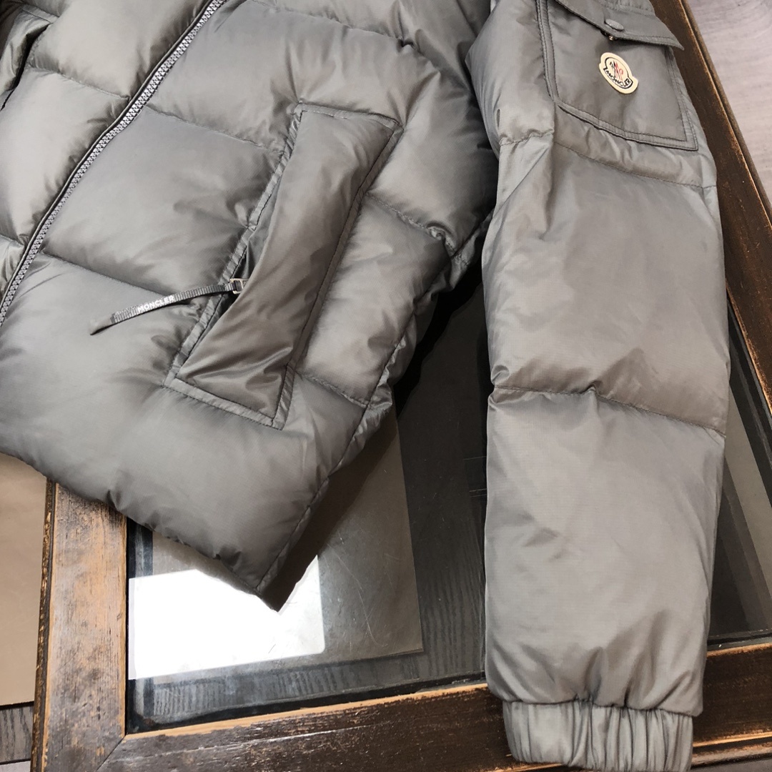 羽绒 Moncler 蒙口 Couyere 25秋冬最新玛雅情侣款羽绒服~采用标志性的lon laqué