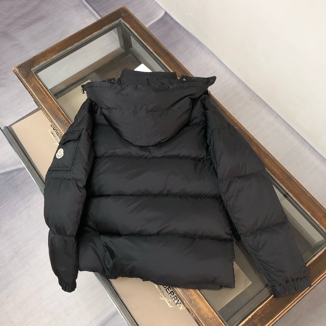 羽绒 Moncler 蒙口 Couyere 25秋冬最新玛雅情侣款羽绒服~采用标志性的lon laqué