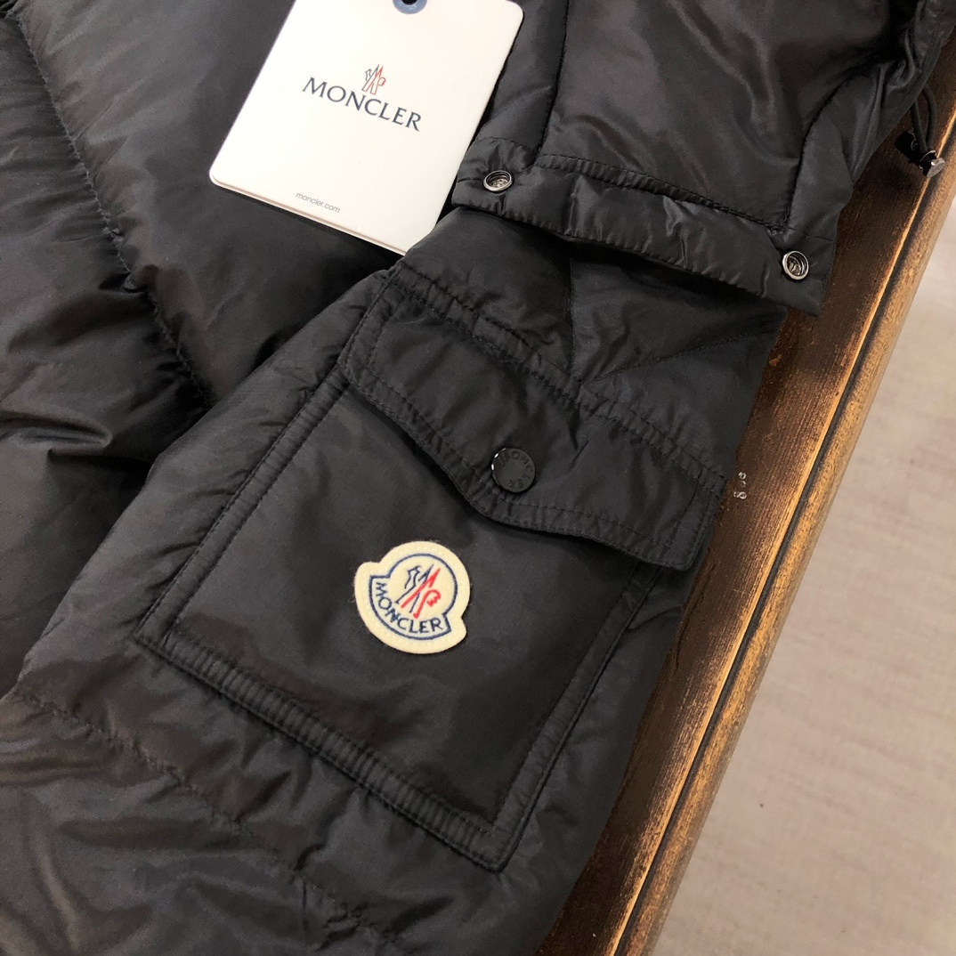 羽绒 Moncler 蒙口 Couyere 25秋冬最新玛雅情侣款羽绒服~采用标志性的lon laqué