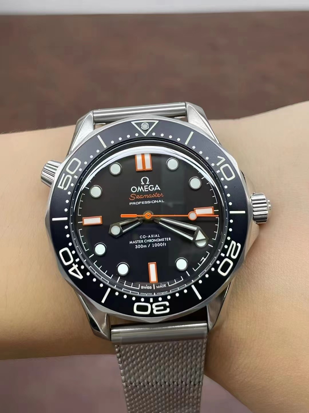 NO:340783,Tape Steel Belt Haima Mi New Member - Orange Needle Model Orange is one of Omega's iconic colors. The classic and eye-catching colors can not only increase the readability and safety of underwater, but also become more fashionable and trendy in aesthetic design. Haima Mi New Member - Orange Needle Model Tape Type Folding Original Class No Calendar Blank, omega19860909胶带 钢带 海马米新成员—橙针款 橙色是欧米茄标志性颜色之一,经典醒目的颜色不仅可以增加水下的可读性和安全性,在美学设计上更时尚潮流.海马米新成员—橙针款 胶带款对版折叠原装扣 无日历空档,,omega,Watch