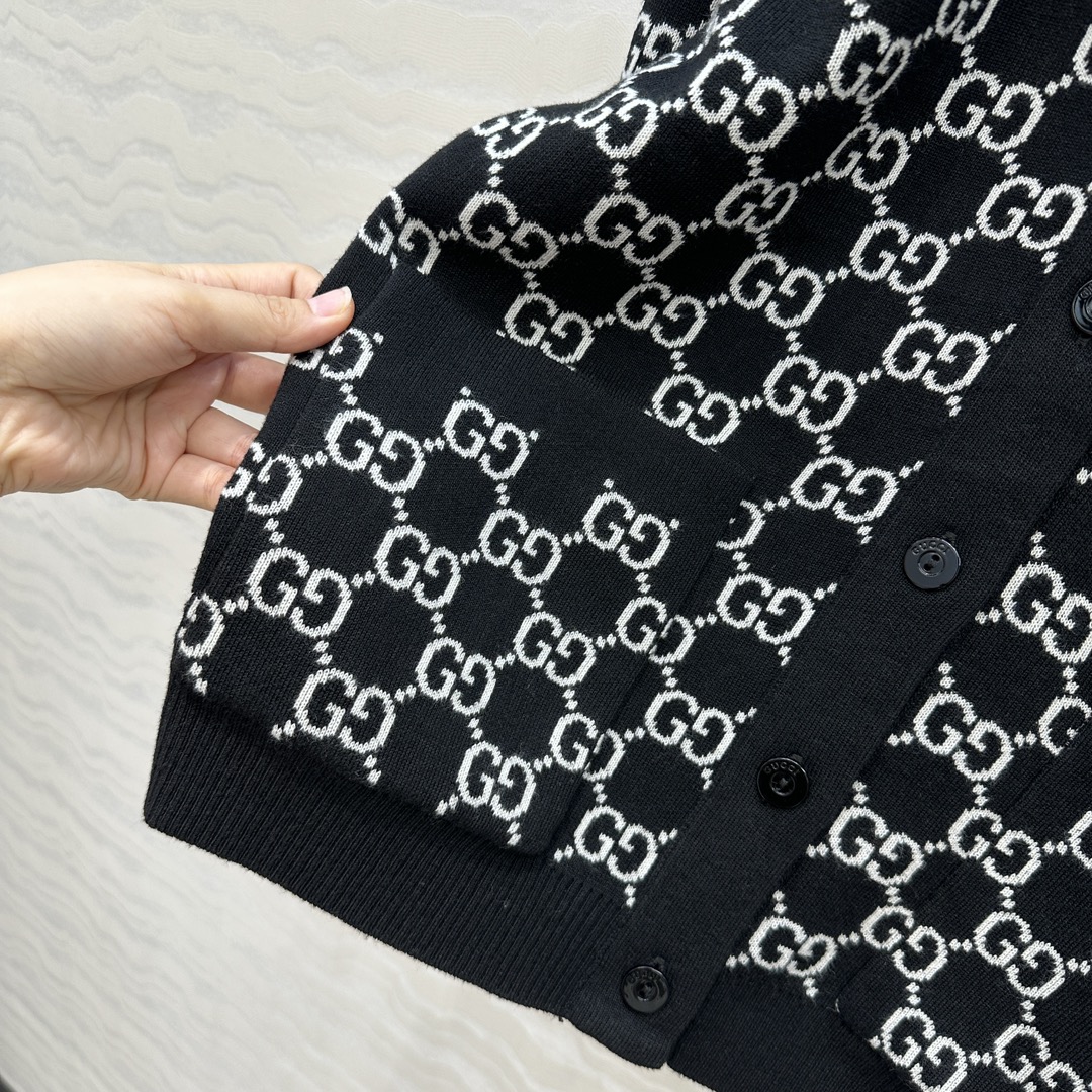 独家首发❤️原单品质，格蕾系穿搭GG复古提花羊毛开衫外套，双面可穿设计，经典V领单排扣，气质名媛少女减龄