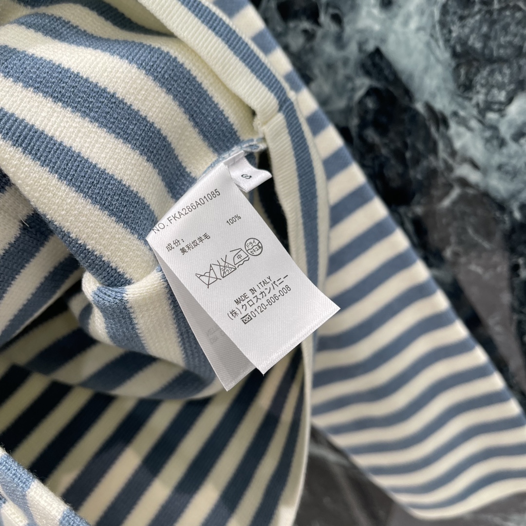 PD 25秋冬新款 条纹小香风外套 胸前经典品牌刺绣字母 经典条纹设计永远不会过时恰到好处的衣长上身包容