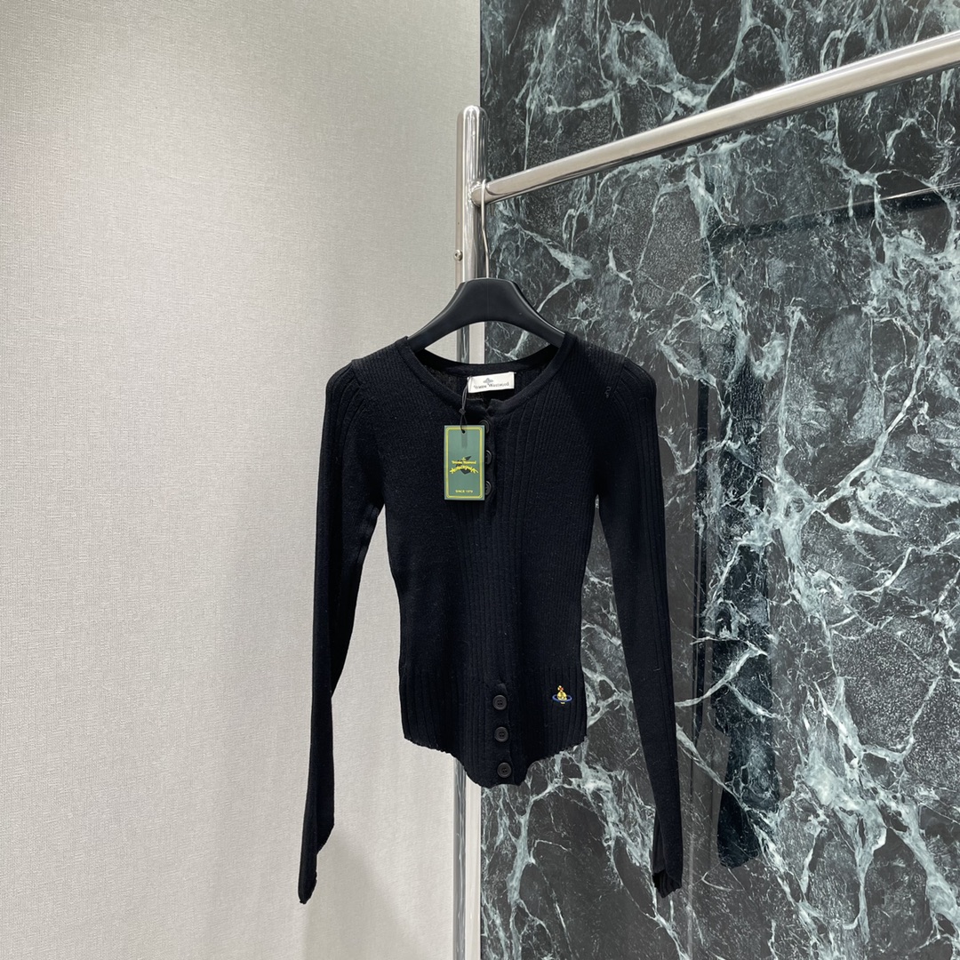 土星 25秋冬新款 收腰针织长袖上衣 辣妹的针织单品 粗细不同的针织拼接让整件衣服立体生动起来 下摆V字