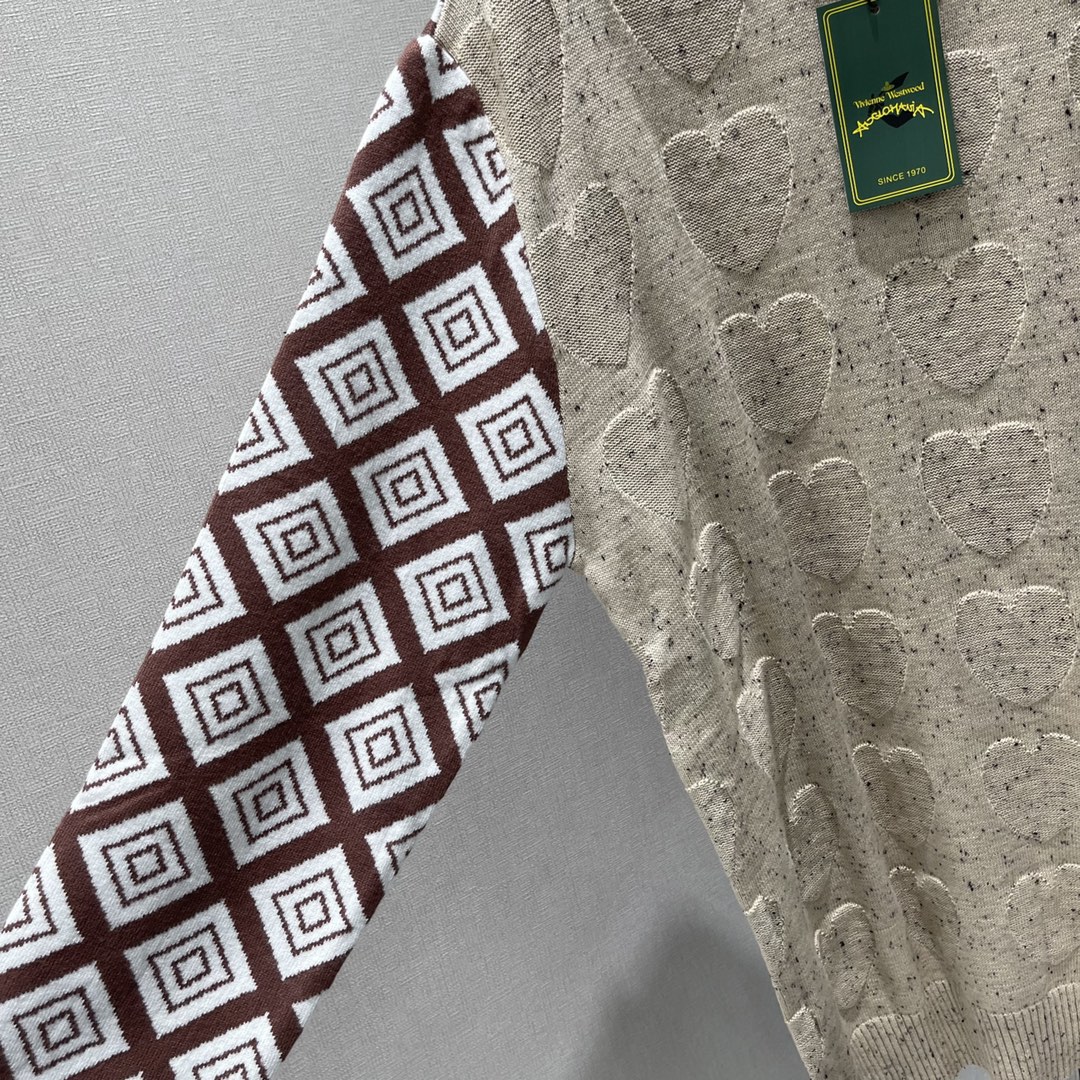 土星 25秋冬新款 复古菱格提花拼色毛衣 袖子撞色设计 和一系列的开衫相呼应 胸前经典土星logo刺绣 