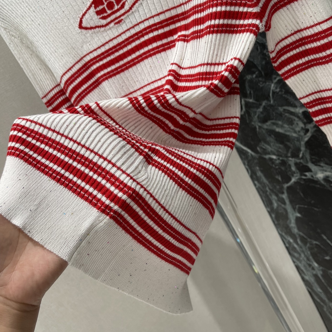 土星 25秋冬新款 撞色条纹针织上衣 简约不简单的西太后土星条纹针织衫看似平平无齐上身真的是太惊艳了很清