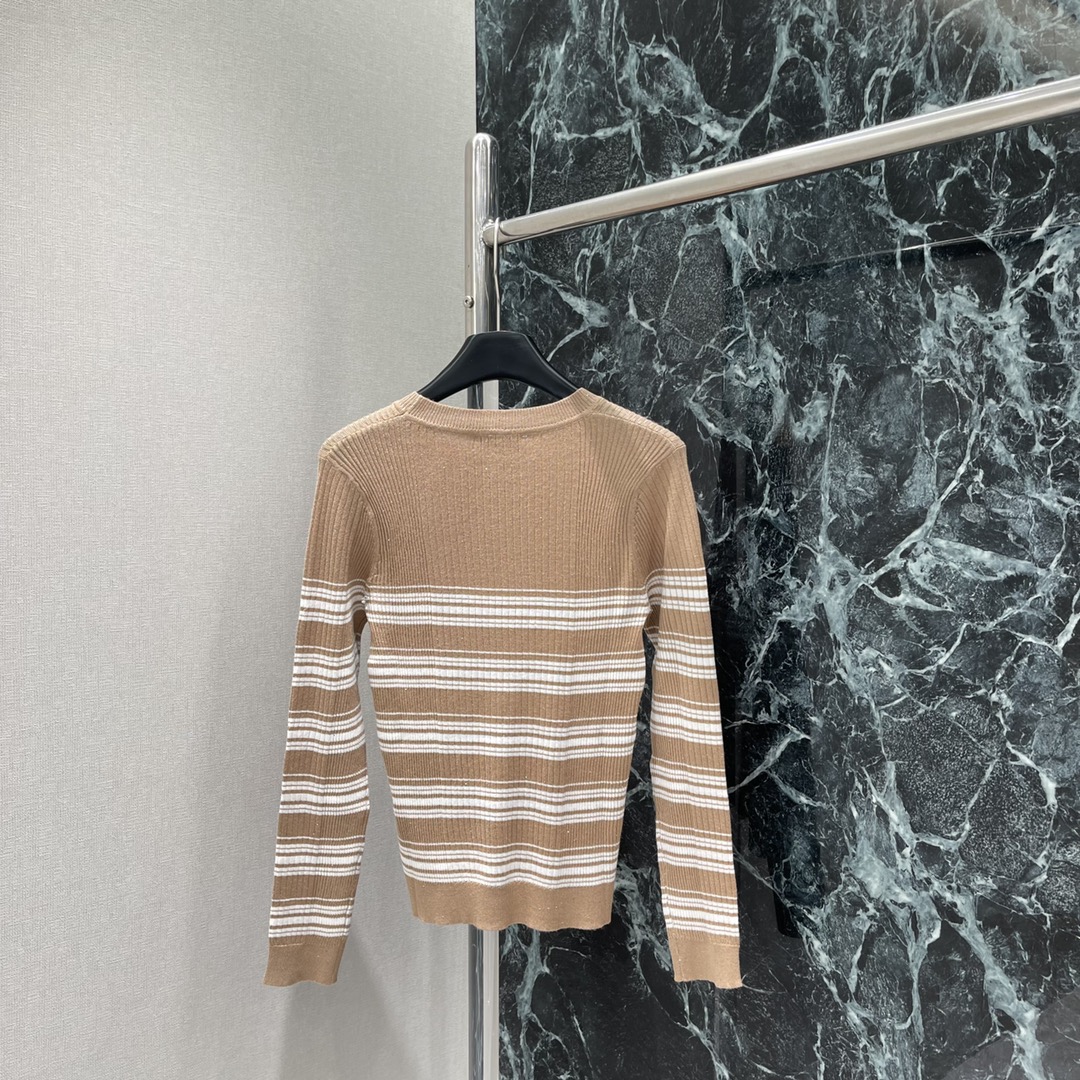 土星 25秋冬新款 撞色条纹针织上衣 简约不简单的西太后土星条纹针织衫看似平平无齐上身真的是太惊艳了很清