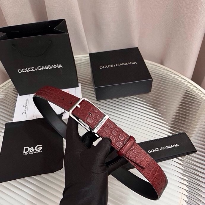 Dolce&Gabbana 新款 鳄鱼皮腰带，雅致配饰，搭配经典滚轴搭扣：35 毫米