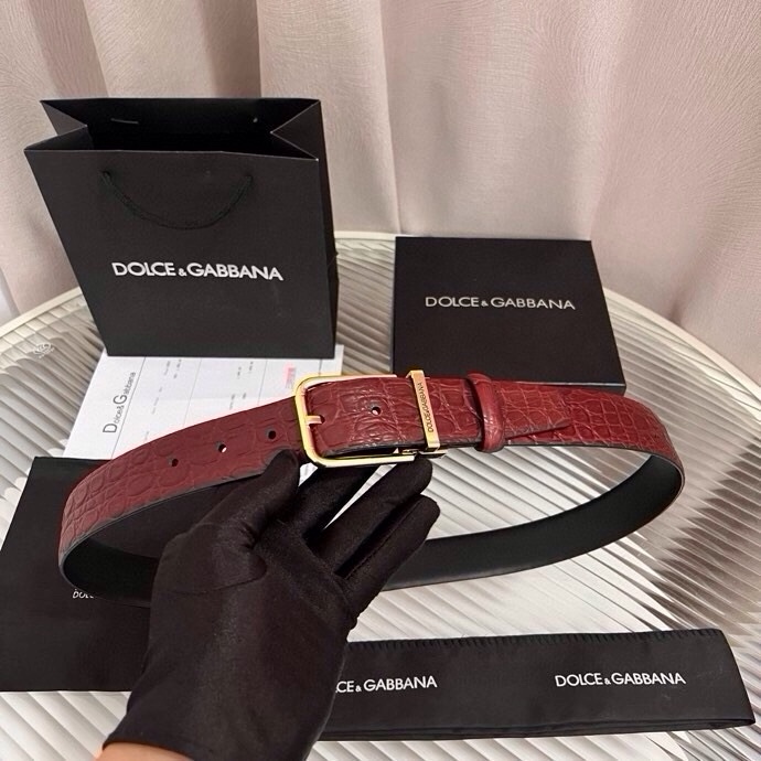 Dolce&Gabbana 新款 鳄鱼皮腰带，雅致配饰，搭配经典滚轴搭扣：35 毫米