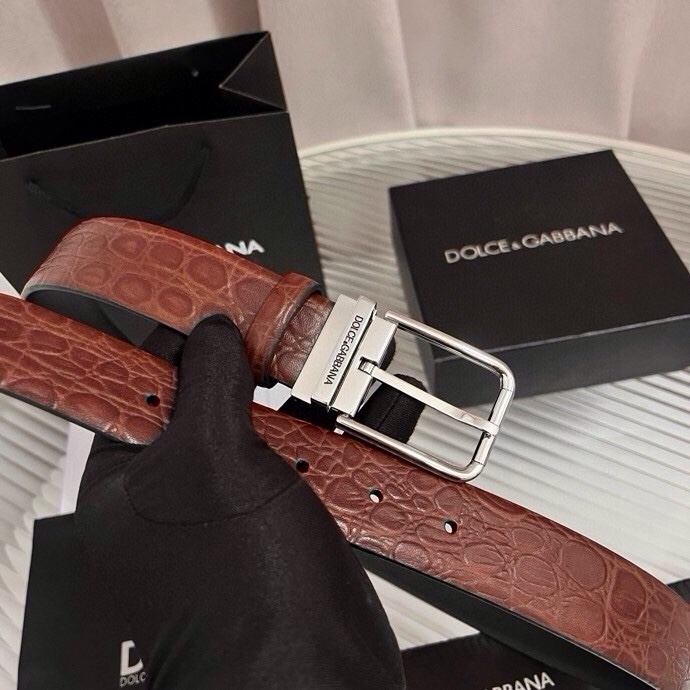 Dolce&Gabbana 新款 鳄鱼皮腰带，雅致配饰，搭配经典滚轴搭扣：35 毫米