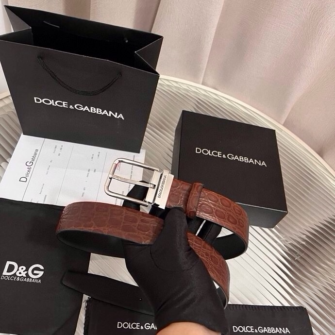 Dolce&Gabbana 新款 鳄鱼皮腰带，雅致配饰，搭配经典滚轴搭扣：35 毫米