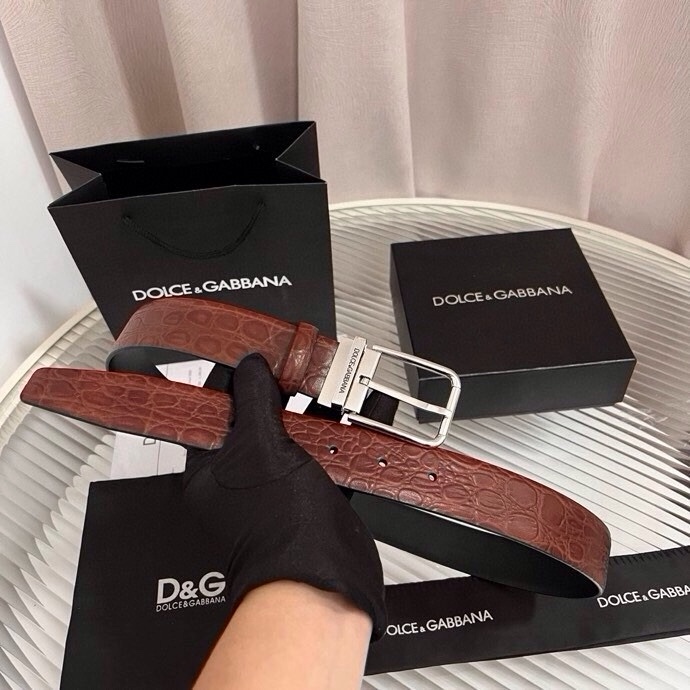 Dolce&Gabbana 新款 鳄鱼皮腰带，雅致配饰，搭配经典滚轴搭扣：35 毫米