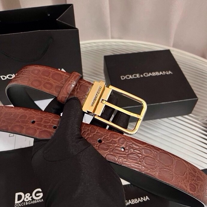 Dolce&Gabbana 新款 鳄鱼皮腰带，雅致配饰，搭配经典滚轴搭扣：35 毫米