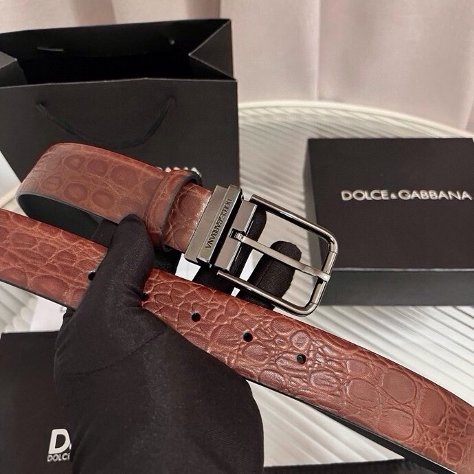 Dolce&Gabbana 新款 鳄鱼皮腰带，雅致配饰，搭配经典滚轴搭扣：35 毫米