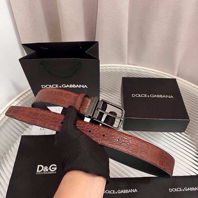 Dolce&Gabbana 新款 鳄鱼皮腰带，雅致配饰，搭配经典滚轴搭扣：35 毫米