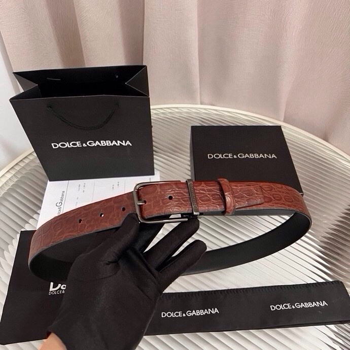 Dolce&Gabbana 新款 鳄鱼皮腰带，雅致配饰，搭配经典滚轴搭扣：35 毫米