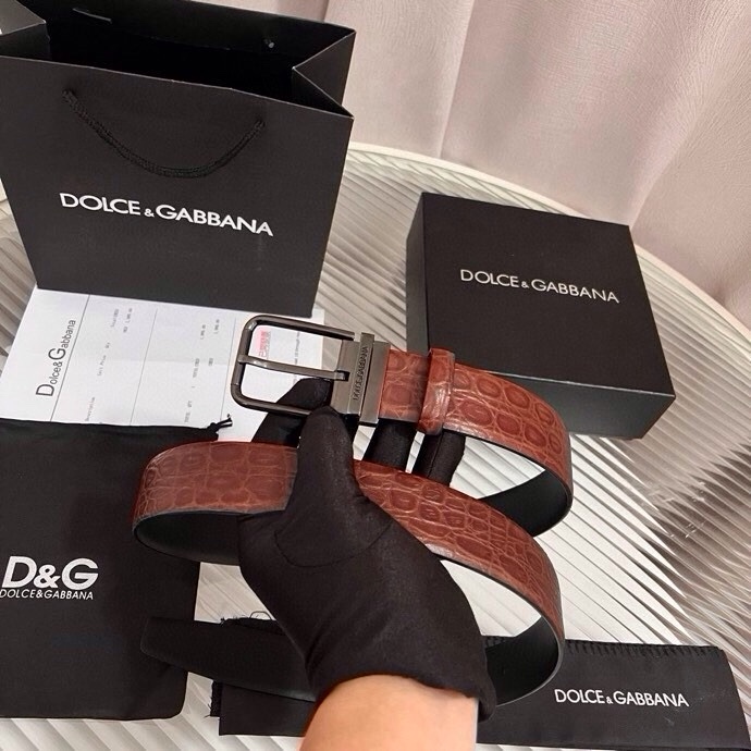 Dolce&Gabbana 新款 鳄鱼皮腰带，雅致配饰，搭配经典滚轴搭扣：35 毫米