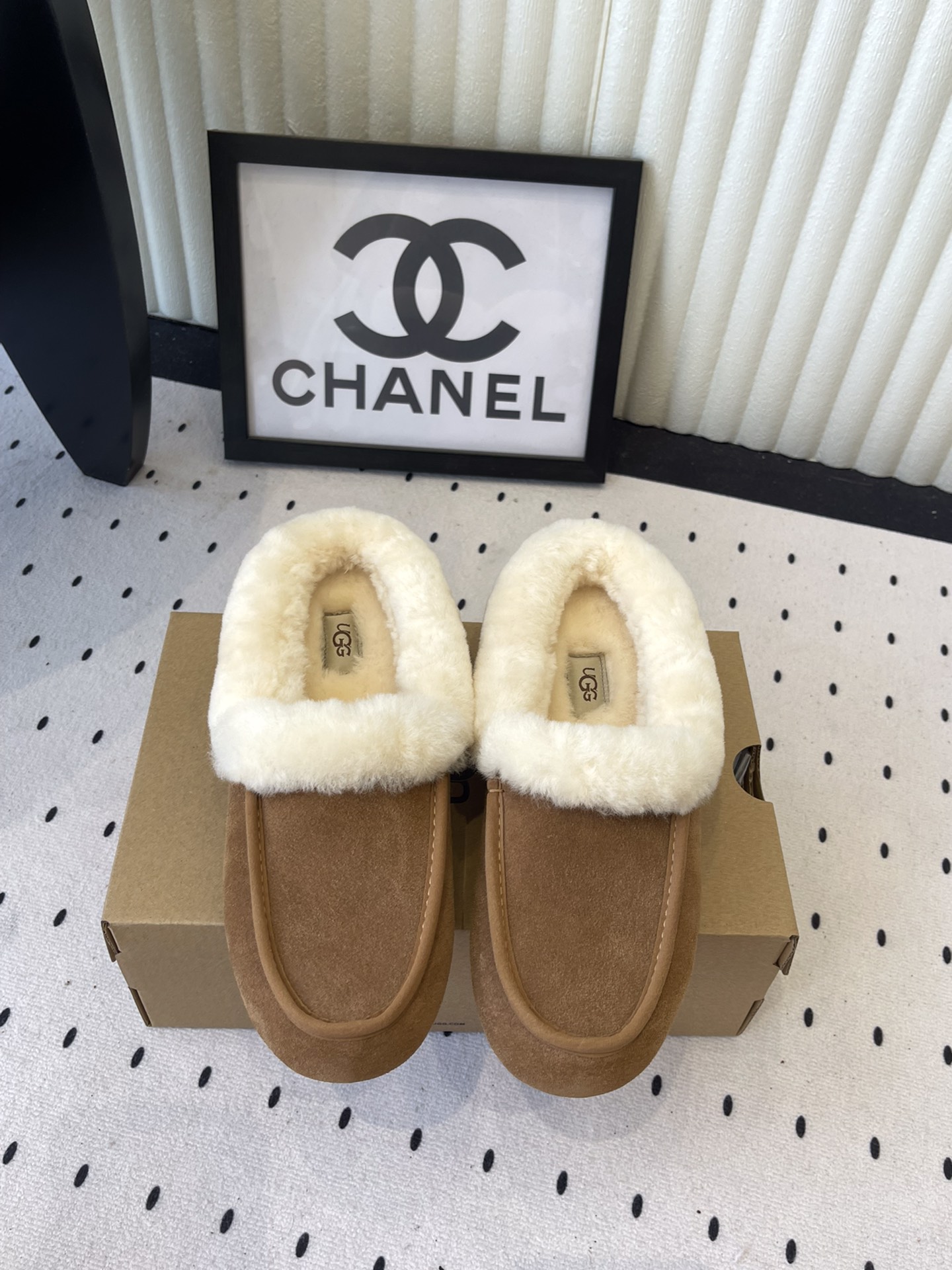 NO:492064,UGG's new casual loafers in autumn and winter, high-version, full of texture, fashionable, light and warm on the feet, classic fur matching, imported integrated wool upper, original non-slip wear-resistant sole, Size: 35-40, loafers, fur shoes, loafers19860909UGG秋冬新款休闲乐福鞋 高版本 质感满满 上脚时尚轻盈暖和 经典翻毛搭配 进口一体羊毛鞋面 原版防滑耐磨大底 Size: 35-40,乐福鞋毛毛鞋,loafers,Women's Shoes