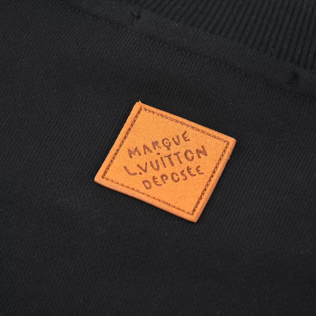 路易威登/Louis Vuitton 秋冬新款 Nigo联名垂钓刺绣圆领卫衣 路易威登/Louis Vuitton 秋冬新款 Nigo联名垂钓刺绣圆领卫衣