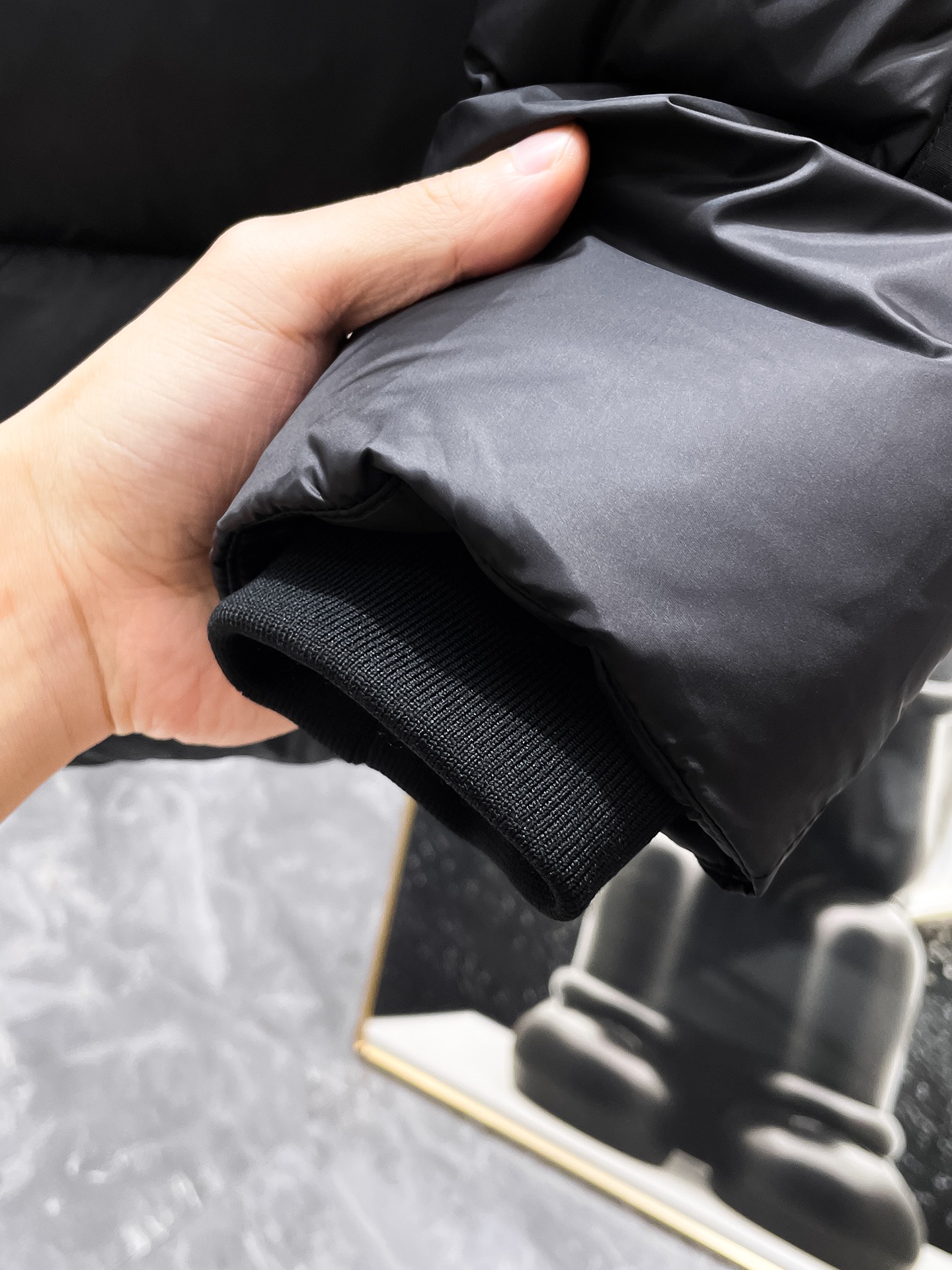 P605   巴宝莉  Burberry  2025秋冬新款连帽羽绒服外套，一衣两穿，可拆马甲，爆款来袭，高版本。内充90绒，蓬松又保暖，品相超级好。进口防风防雨面料，软糯亲肤，抗皱不沾灰，立挺有型，时尚绝绝子；奢华有型，辨识度极高；一眼就能看到的好品质。男女同款。适合凹各种造型，内搭随意，时尚感爆棚。码数M-3XL