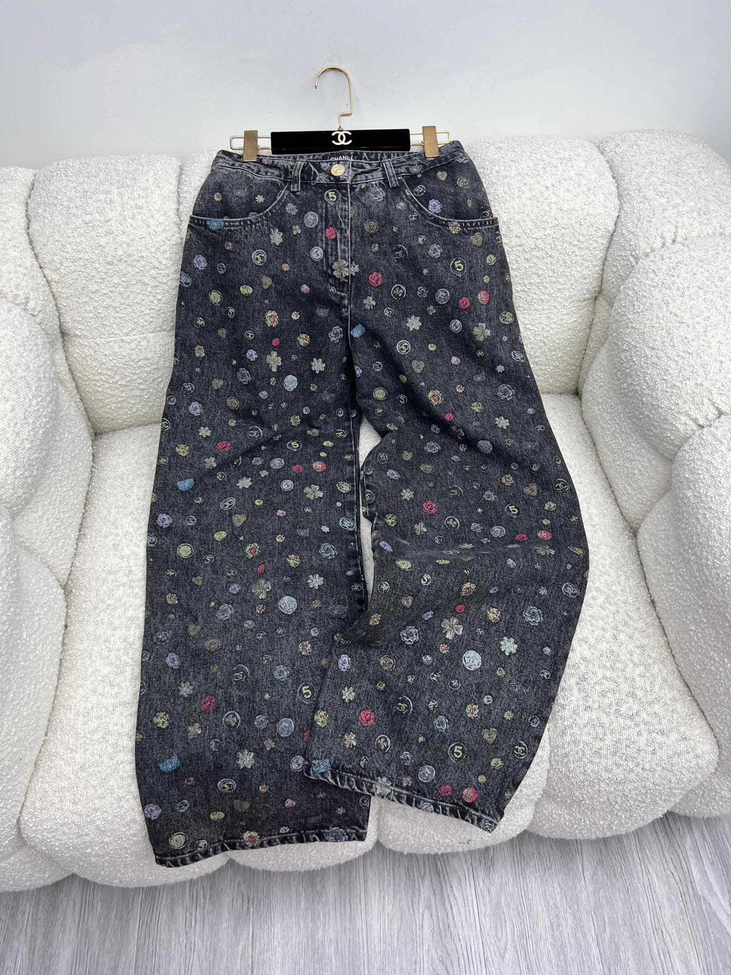 Chane*彩绘印花阔腿牛仔裤25B新款满幅彩绘印花图案复古又吸睛宽松版型修饰腿型不挑人 轻松打造独特个