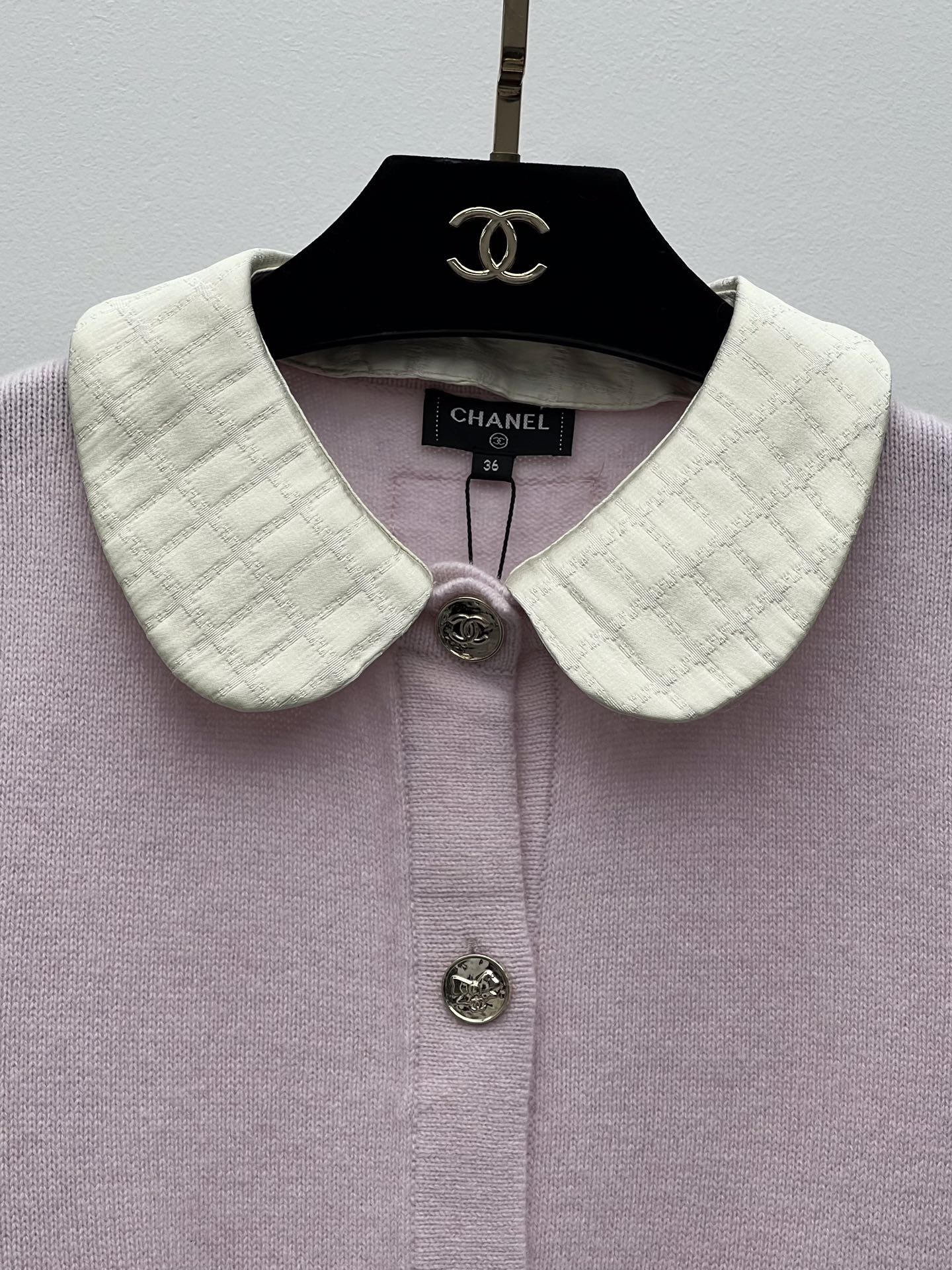 Chane*领子拼接羊绒开衫25B可拆卸拼接领针织小开衫选用100*羊绒面料制作 双口袋设计减龄俏皮经典