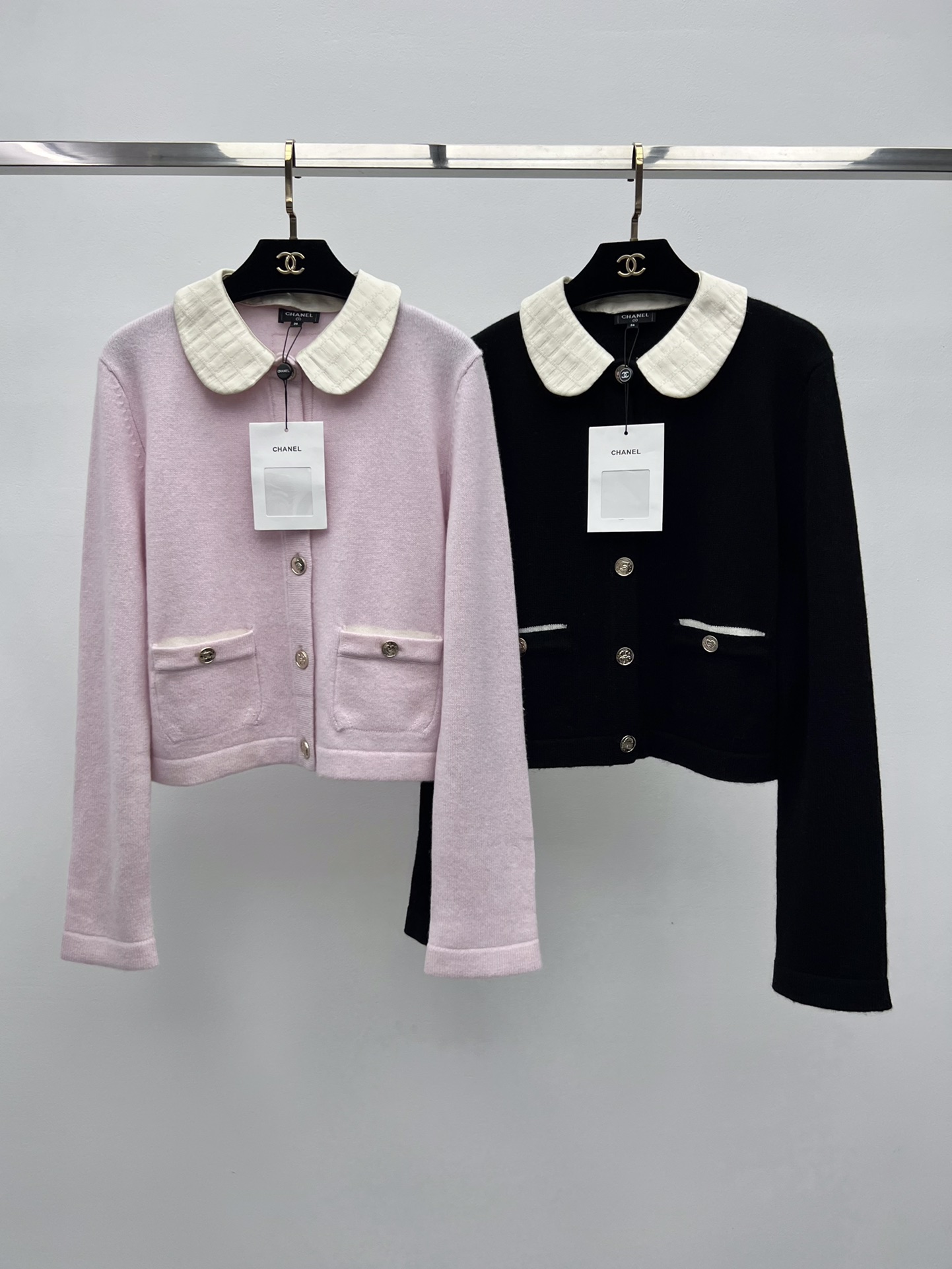 Chane*领子拼接羊绒开衫25B可拆卸拼接领针织小开衫选用100*羊绒面料制作 双口袋设计减龄俏皮经典