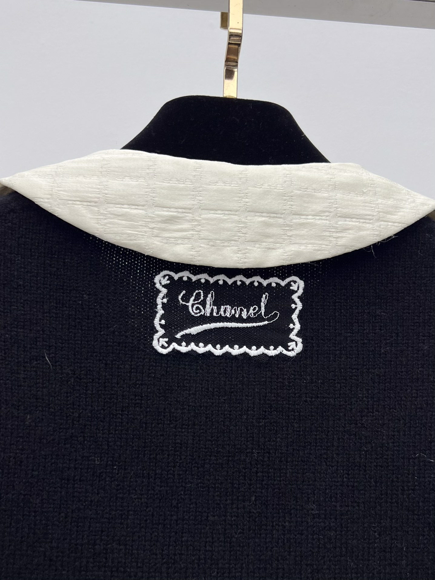 Chane*领子拼接羊绒开衫25B可拆卸拼接领针织小开衫选用100*羊绒面料制作 双口袋设计减龄俏皮经典