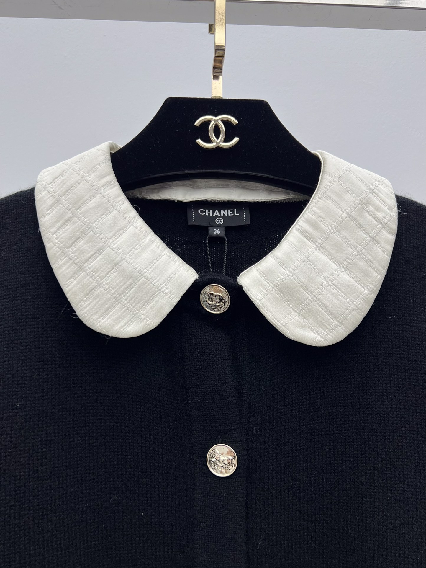 Chane*领子拼接羊绒开衫25B可拆卸拼接领针织小开衫选用100*羊绒面料制作 双口袋设计减龄俏皮经典