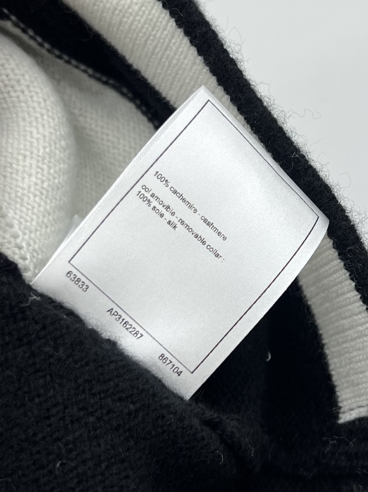 Chane*领子拼接羊绒开衫25B可拆卸拼接领针织小开衫选用100*羊绒面料制作 双口袋设计减龄俏皮经典