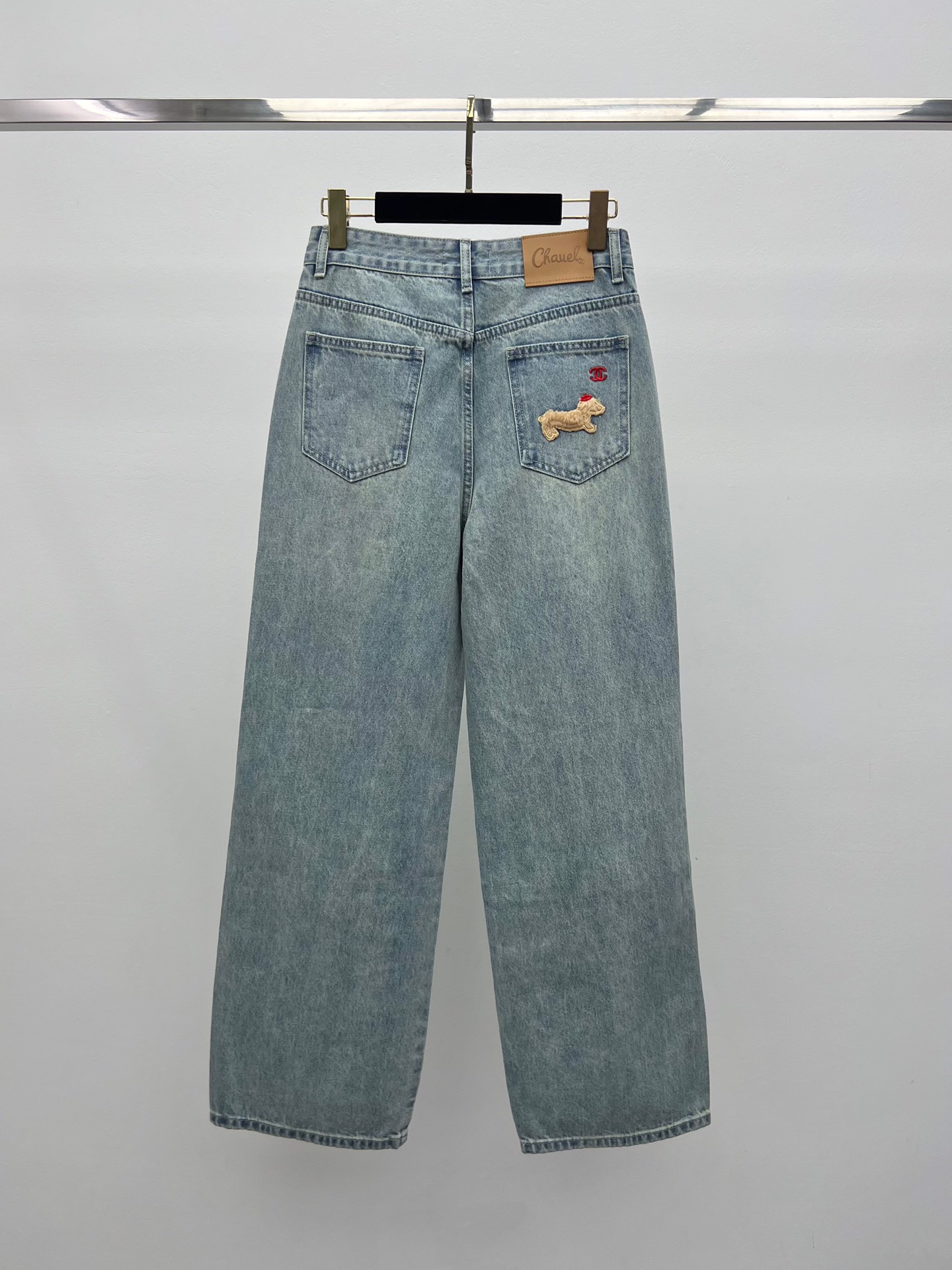 Chane*小狗刺绣直筒牛仔裤25B新款立体小狗刺绣减龄又俏皮宽松版型修饰腿型不挑人 轻松打造独特个性造