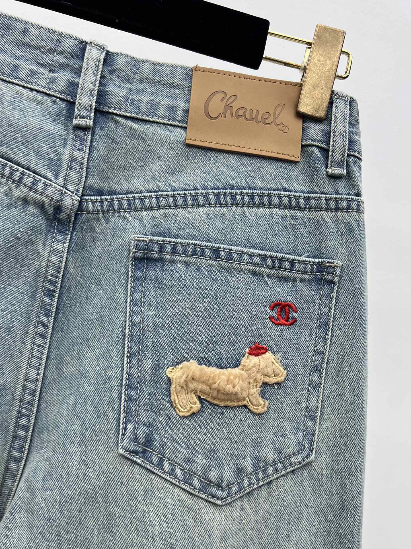 Chane*小狗刺绣直筒牛仔裤25B新款立体小狗刺绣减龄又俏皮宽松版型修饰腿型不挑人 轻松打造独特个性造